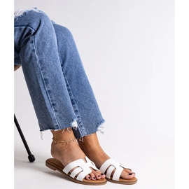 White classic flip-flops with Umayma decoration 2