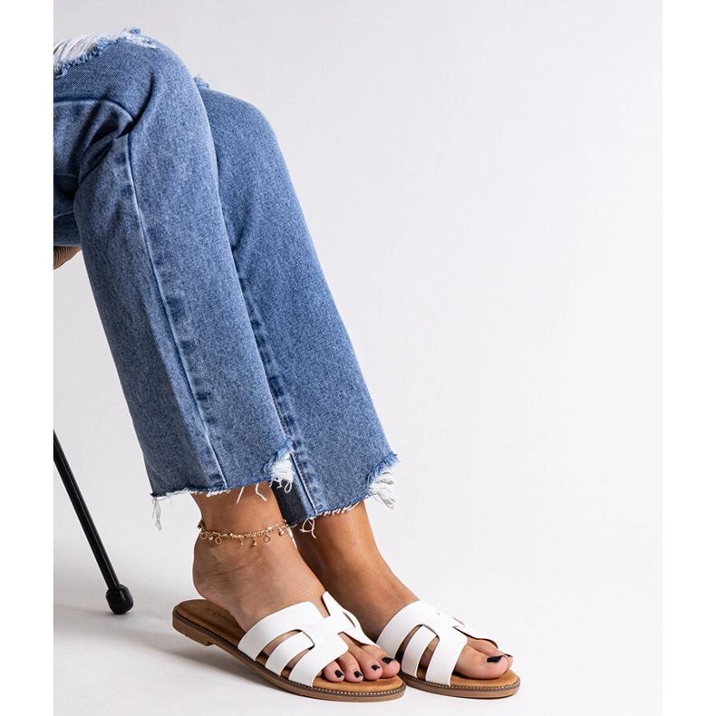 White classic flip-flops with Umayma decoration 2