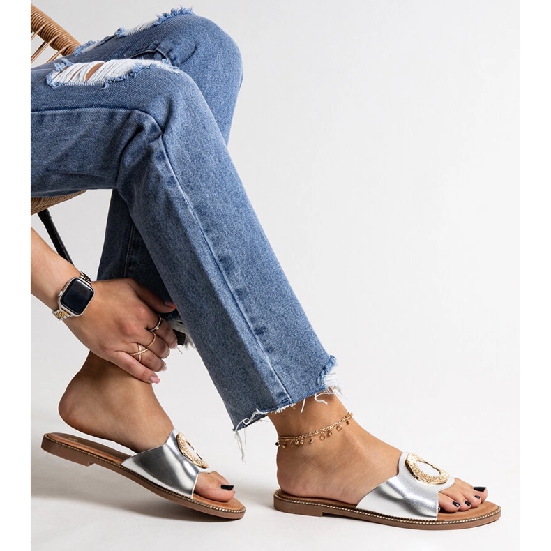 Silver flip-flops with a decorative Ganea buckle 1
