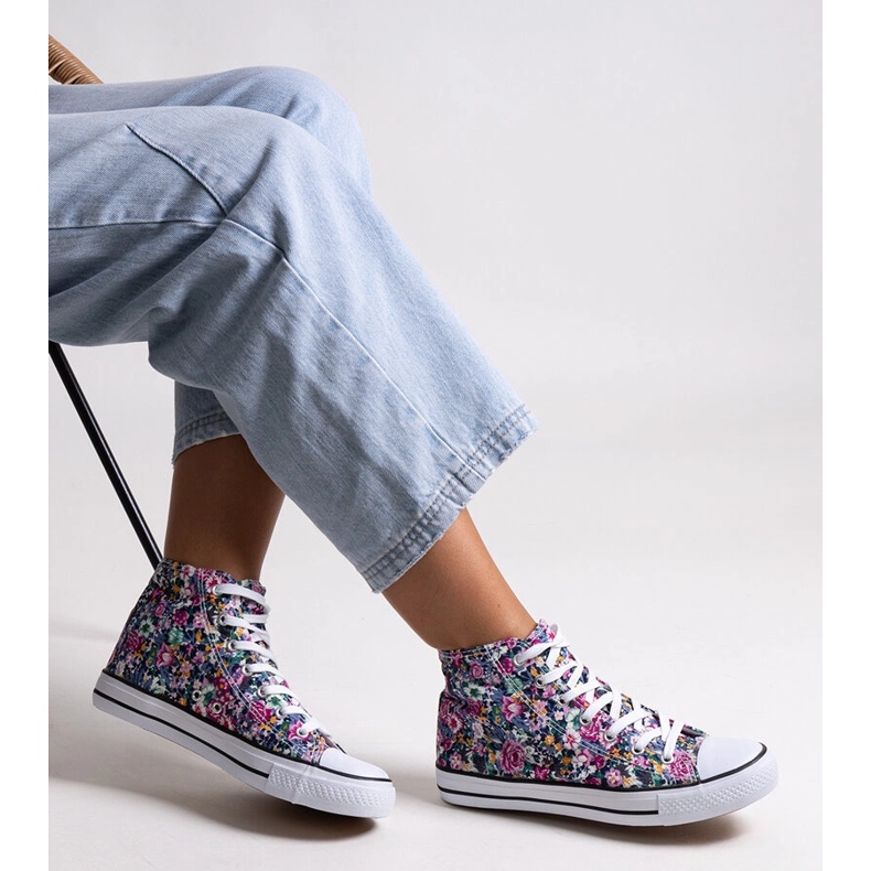 Pink high-top sneakers with a floral pattern from Mehretina 1