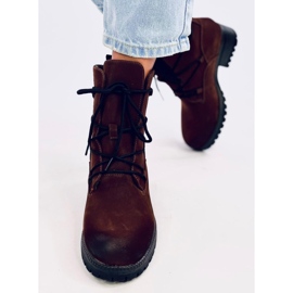 Boots on the protector of Harbor Marron brown 1