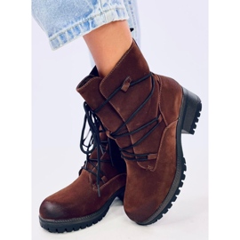 Boots on the protector of Harbor Marron brown 2