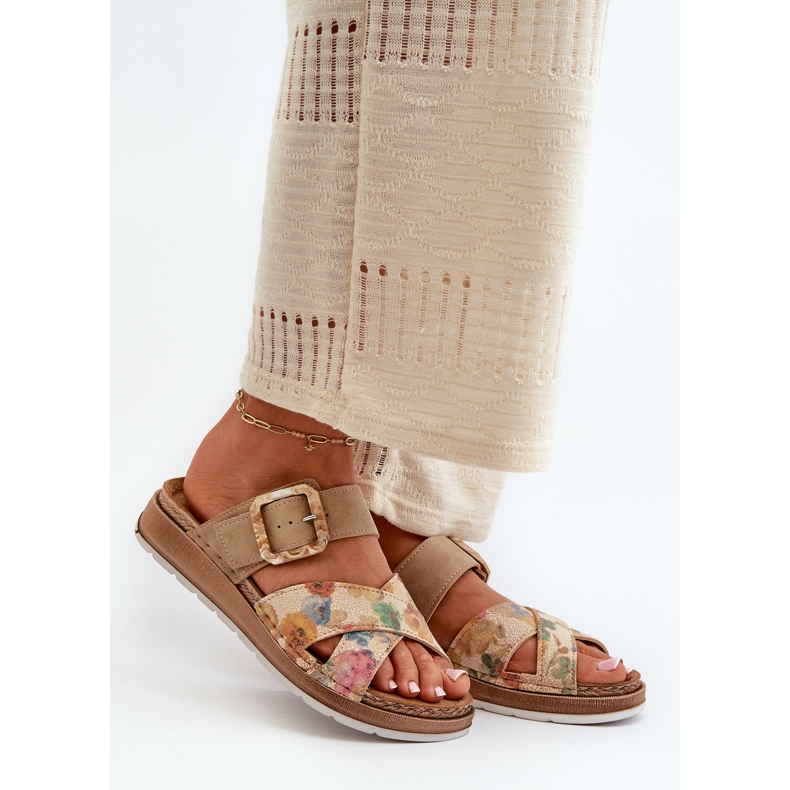 Comfortable Women's Flip-Flops With a Flower Buckle Inblu GS000051 Brown 1