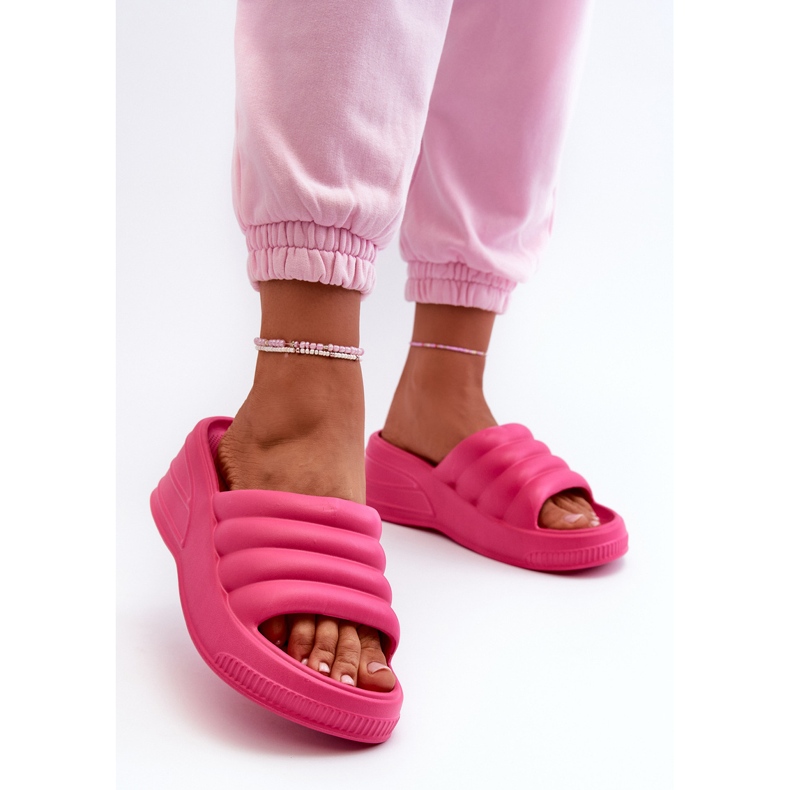 Lightweight women's foam flip-flops on a wedge and platform, Fuchsia Tendrea pink 2