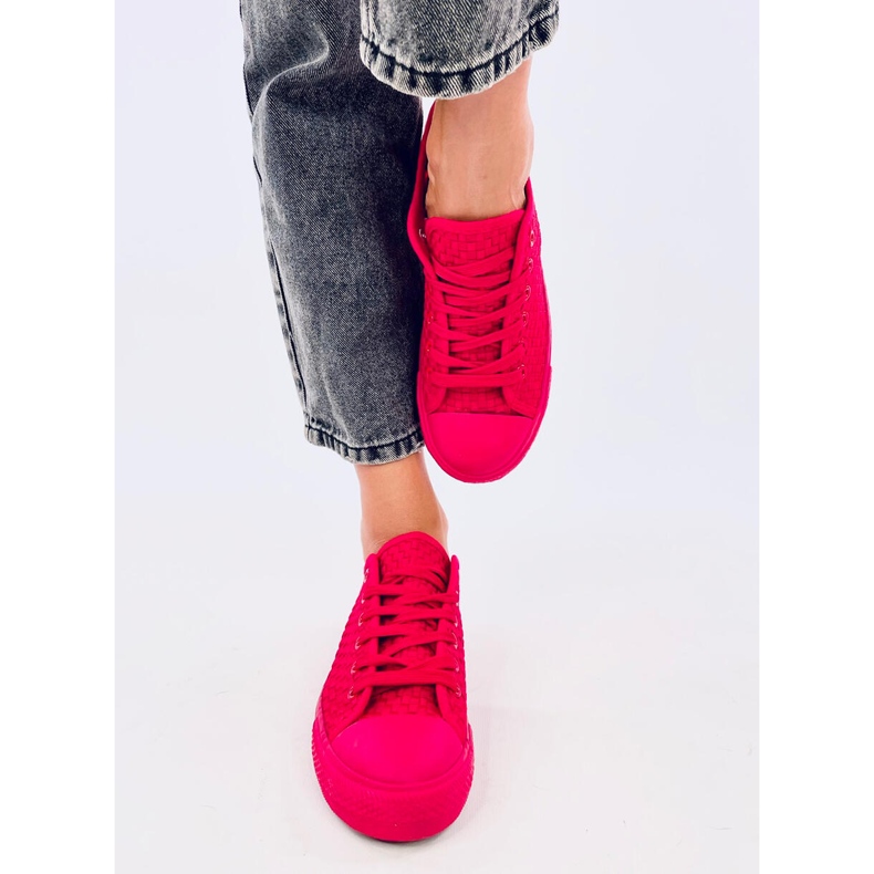Red single-color sneakers 1