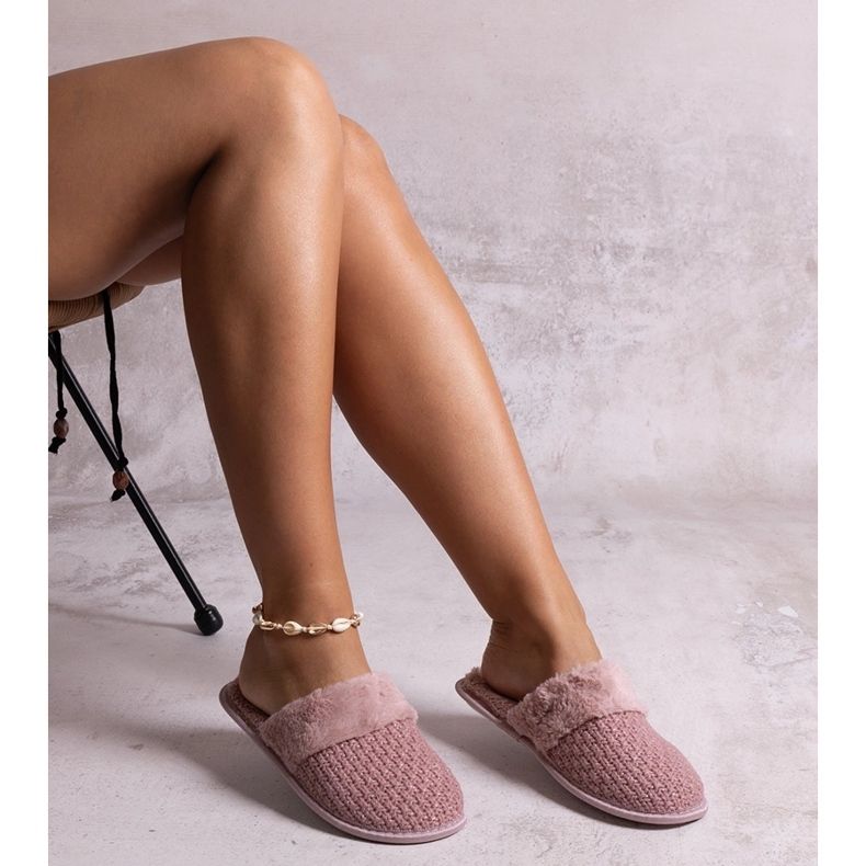 Pink slippers decorated with Sira thread 1