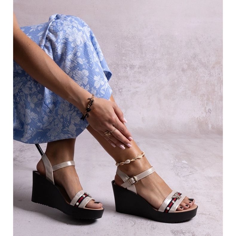 Farah Gold Wedge Sandals golden 1