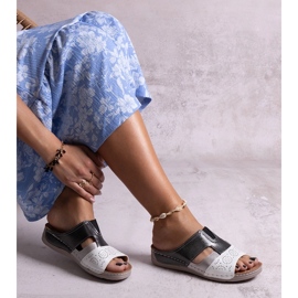 Black and white shiny flip-flops Saminar 1 Black and white shiny flip-flops Saminar 1