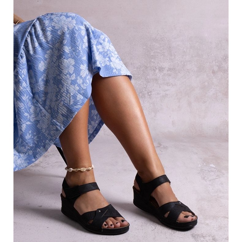 Black low wedge sandals Kirane 1