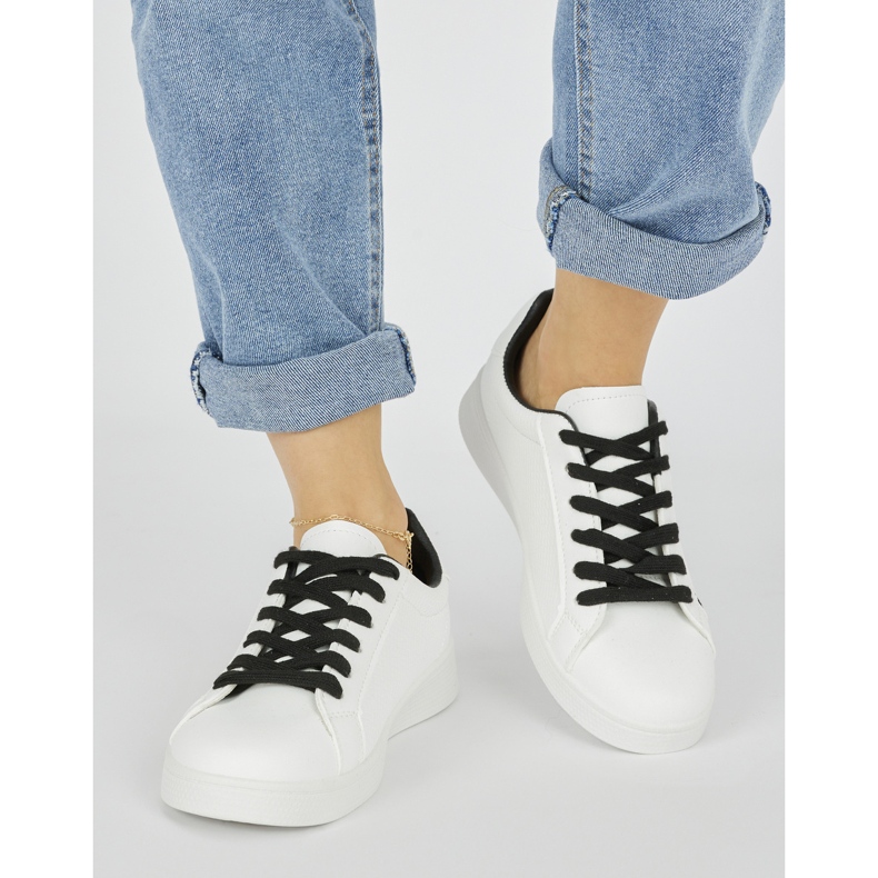 White women's sports shoes 1