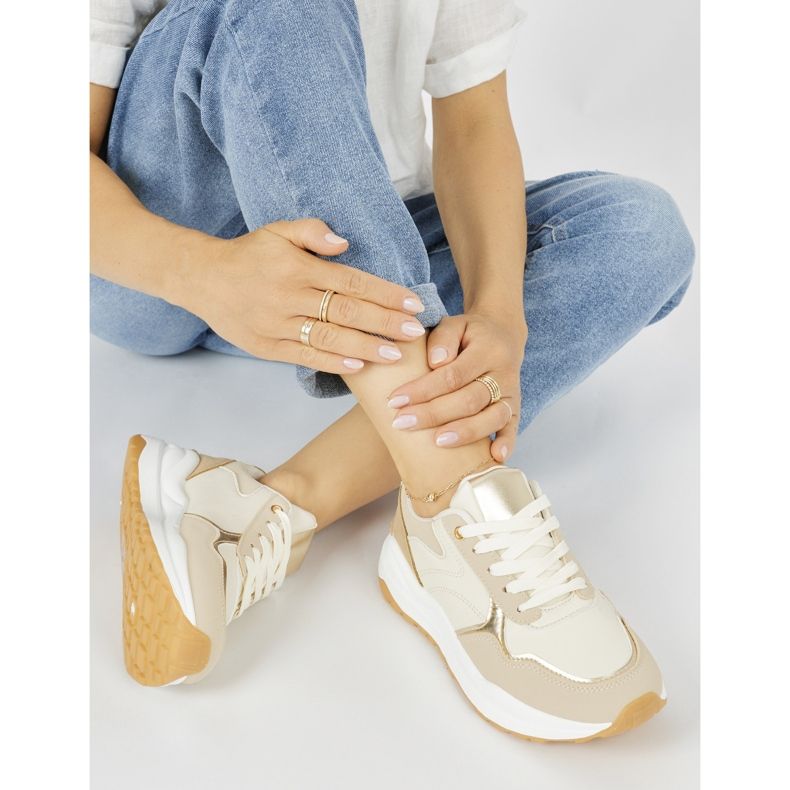 Beige women's sports shoes with a thick sole 1 Beige women's sports shoes with a thick sole 1