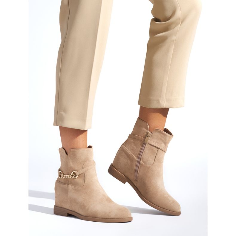 Beige women's boots with a chain 1