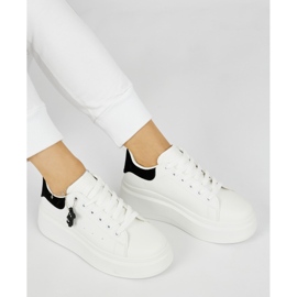 White women's sports shoes 2