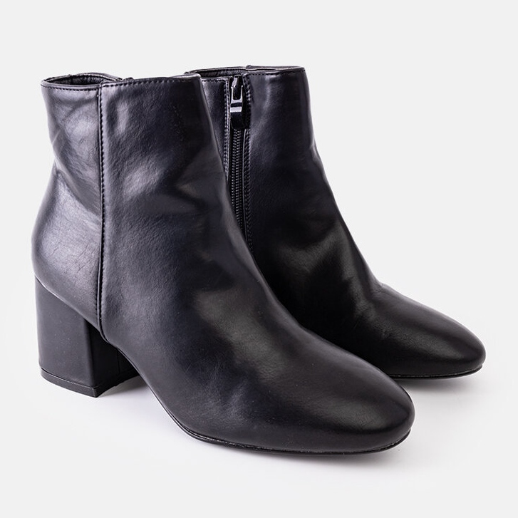 Black elegant ankle boots with a heel Hale 2