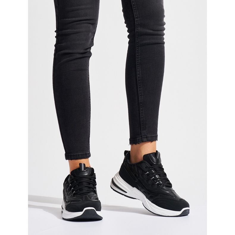 Black women's sports shoes with a thick sole 1
