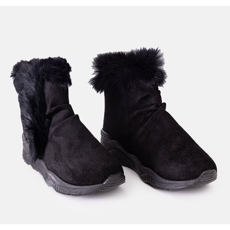 Black insulated sneakers on the Lara wedge 1