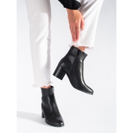 Black ankle boots on the Sergio Leone post 2 Black ankle boots on the Sergio Leone post 2