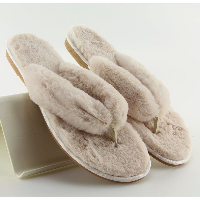 Flip-flops with beige beige fur 1