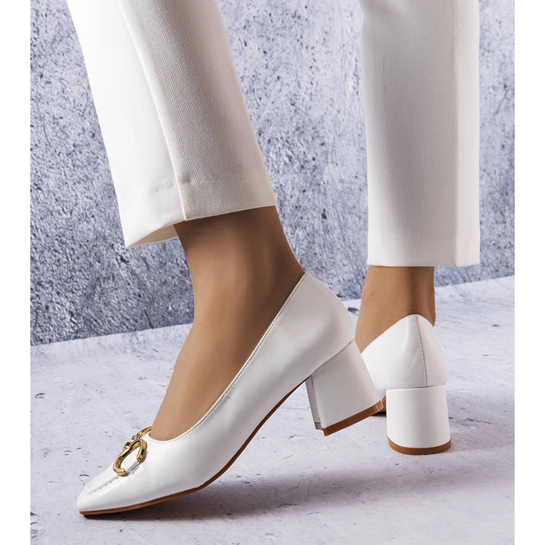 White pumps with a square toe from Neufville 1