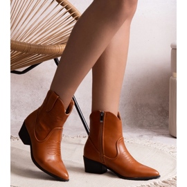 Brown cowboy boots with a heel Madia 1