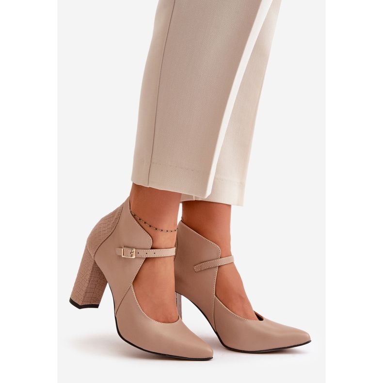 Leather Pumps With Pointed Toe On A Block Heel Beige Laura Messi 2832 1
