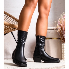 Black high-heeled boots from Marisa 1