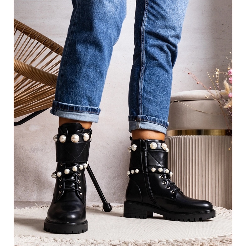 Black boots with Carvala pearls 1