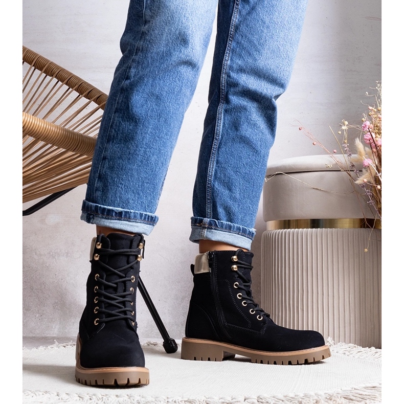 Black insulated Amata boots 1