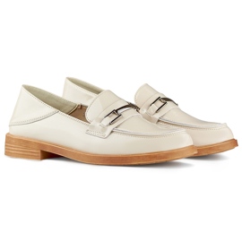 Beige patent leather women's shoes 1