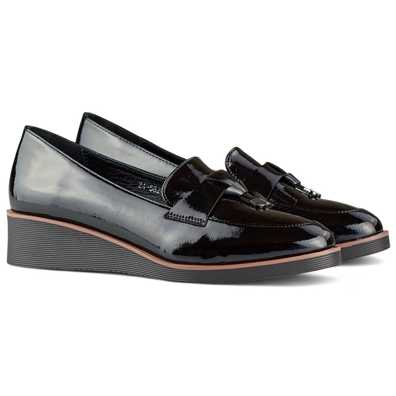 Black patent pumps with a low wedge 1