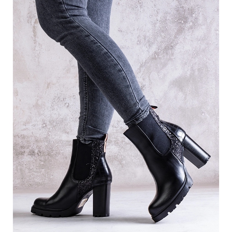 Black shiny ankle boots with a heel Lera 1