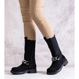 Black women's ankle boots decorated with Yasarna chain 1