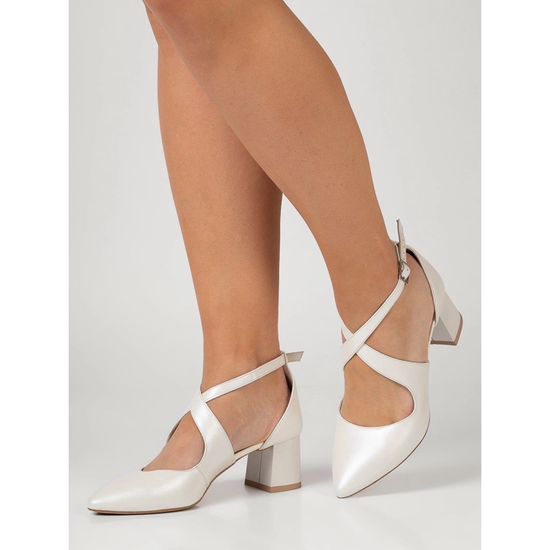 BUTDAM Low heel pumps with ecru straps Alba beige 1