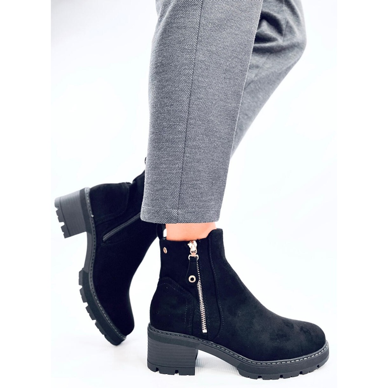Ankle boots on the Linea Black protector 1
