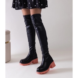 Black insulated boots with a massive Meragomi block 1