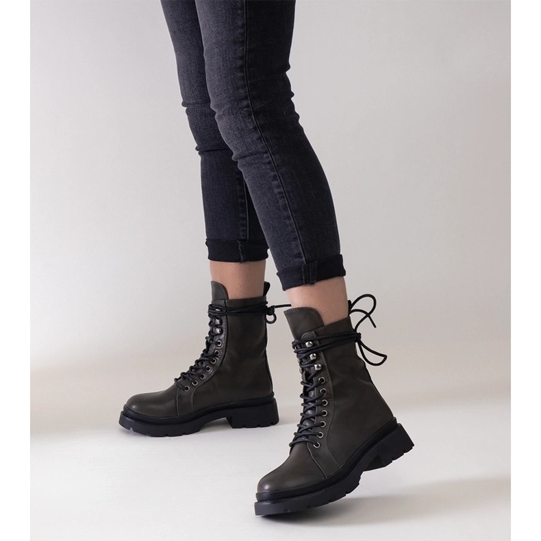 Green insulated hiking boots from Tuima 1