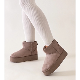 Dark beige casual snow boots with a high platform from Thaisa 1
