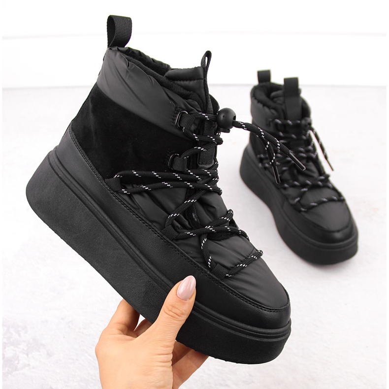 Women's snow boots on the platform, black Potocki 72302 1