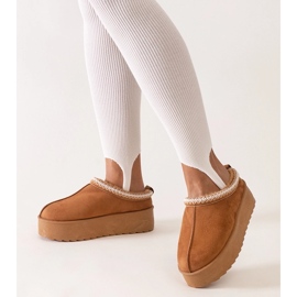 Brown slippers decorated with embroidery on a high platform by Luanela 1