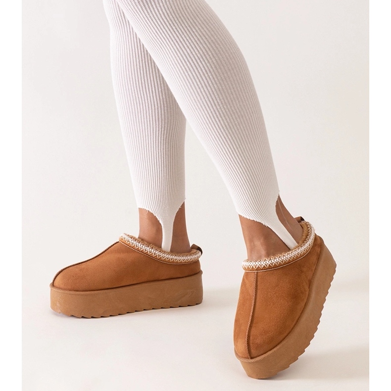 Brown slippers decorated with embroidery on a high platform by Luanela 1