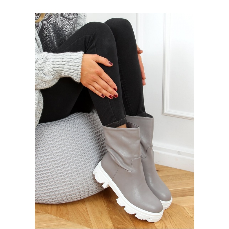 Gray ankle boots with a straight upper QT19P Gray - Inello grey 2