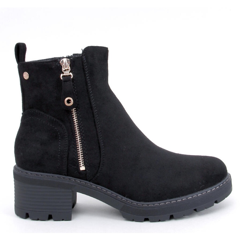 Ankle boots on the Linea Black protector 1