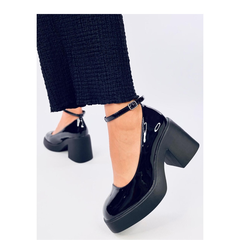 Black high heel pumps 1