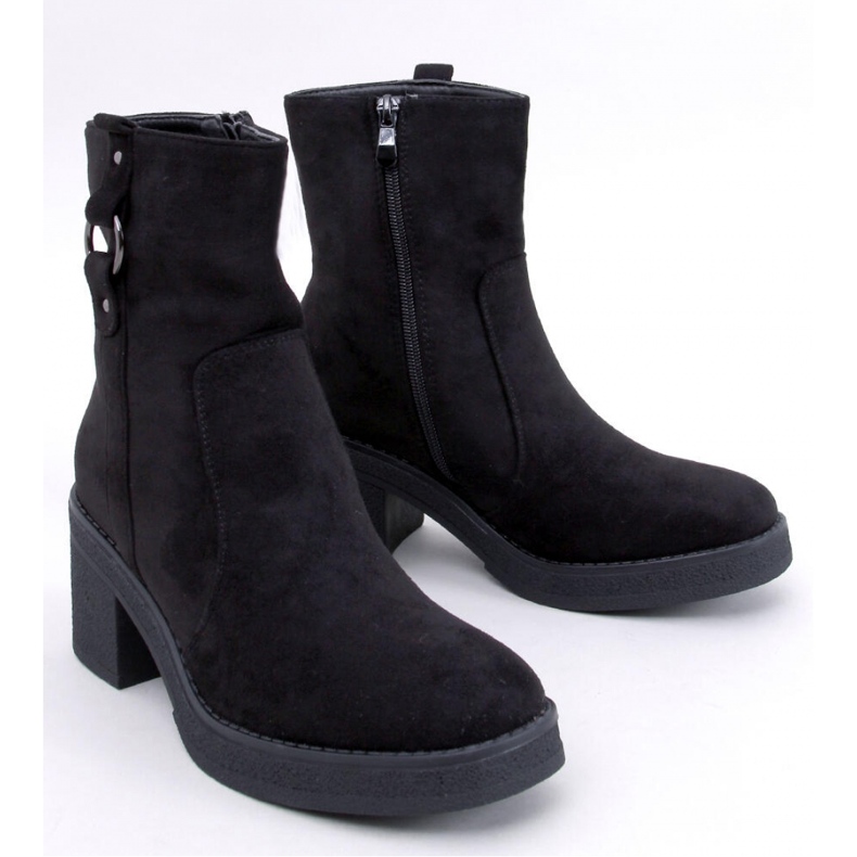 Black wide-heeled ankle boots 1