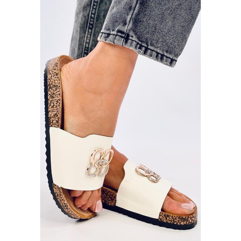 Cork flip-flops with white zircons 1