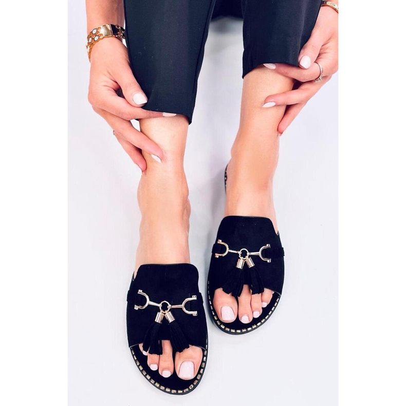 Black flip-flops with fringes 1