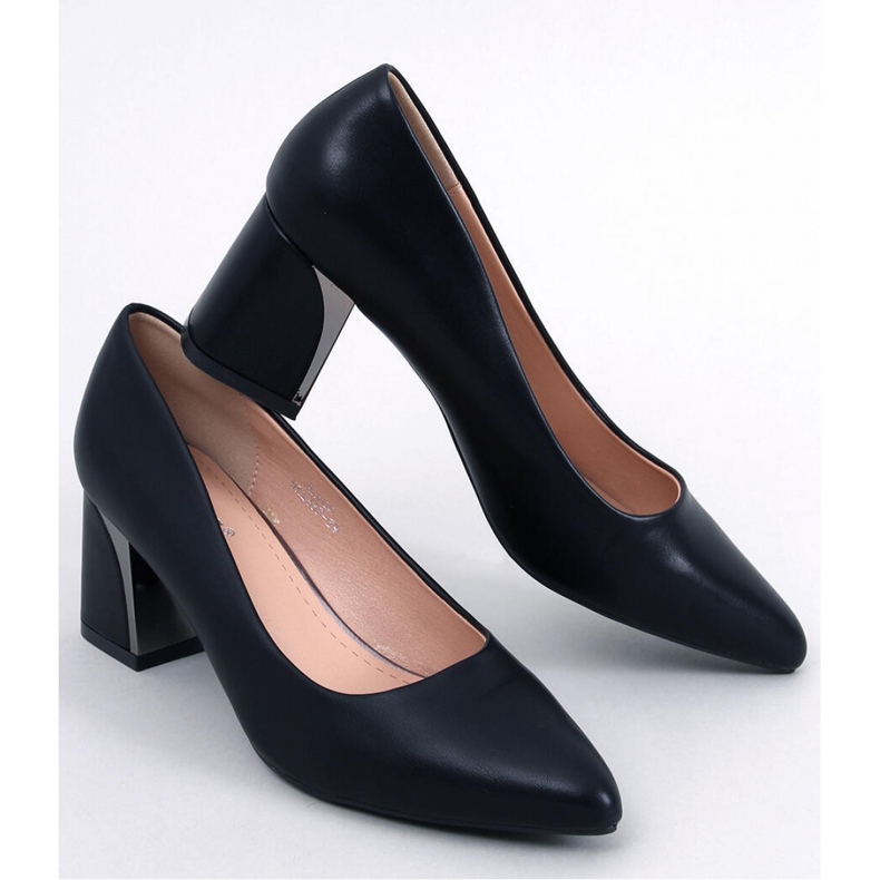 Black high heel pumps 1