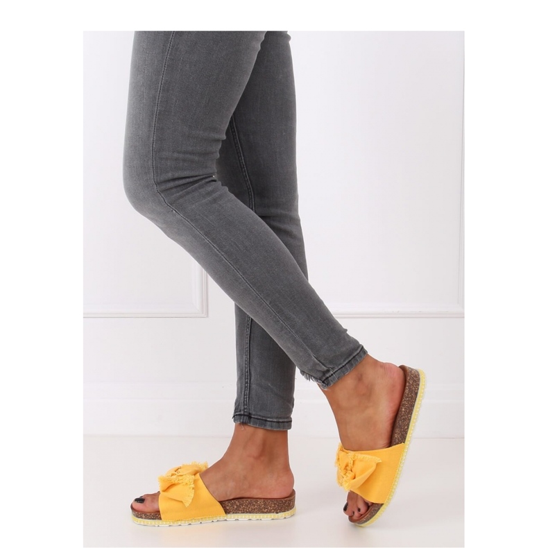 Women's flip-flops with a cork sole yellow 2