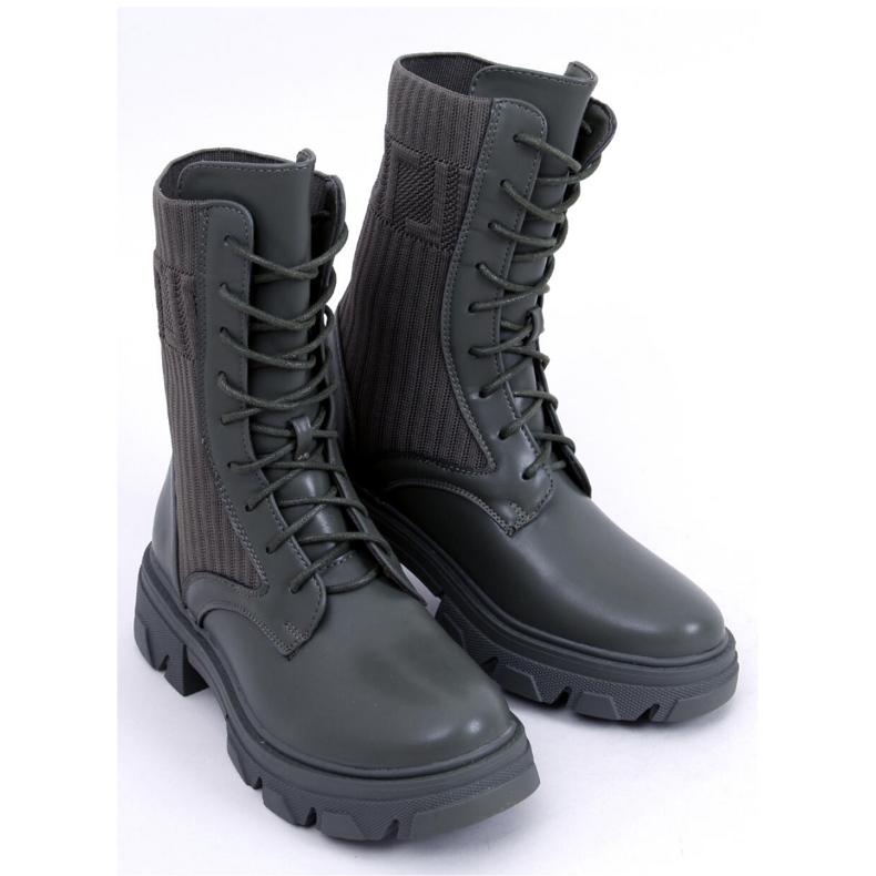 Workers with a flexible upper Calling Green - Inello 1