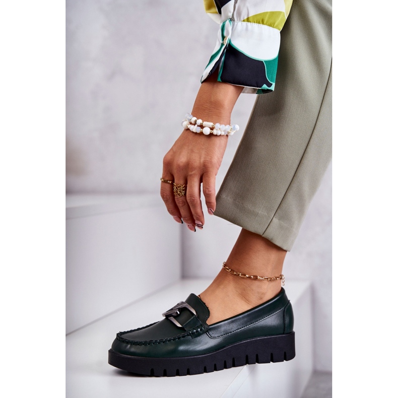 Women's shoes on the Green platform 1